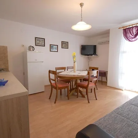 Fuer 4 Personen Ca 48 Qm In Njivice, Kvarner Bucht Krk